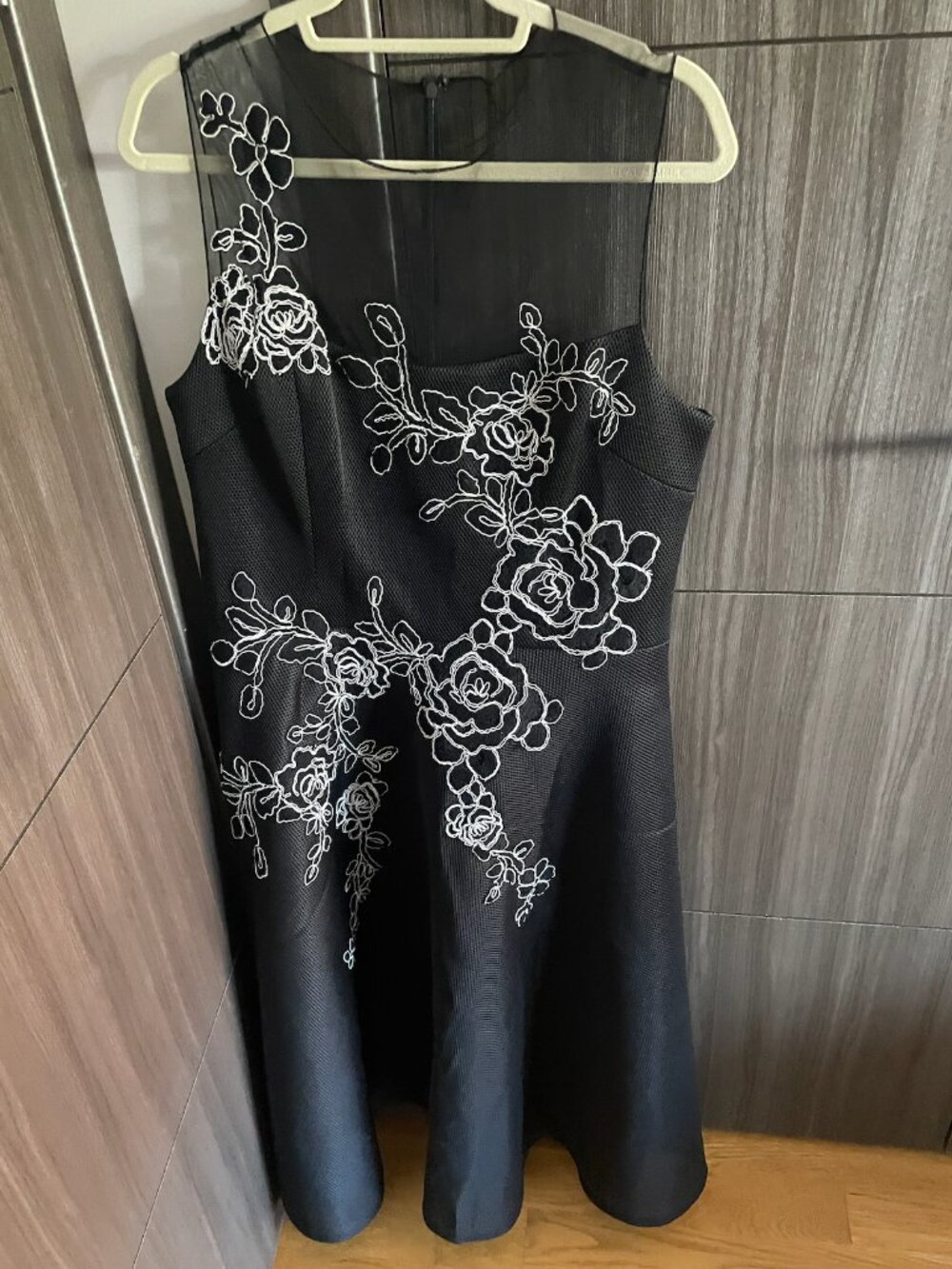 Rickie Freeman Teri Jon Black Floral Embroidered Midi Dress - Size 18